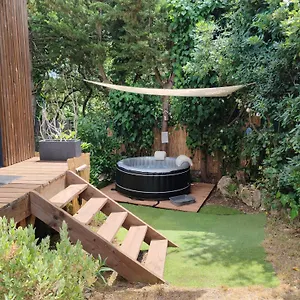 Appartement Joli Indépendant En Bois Avec Jacuzzi Prive, Fréjus