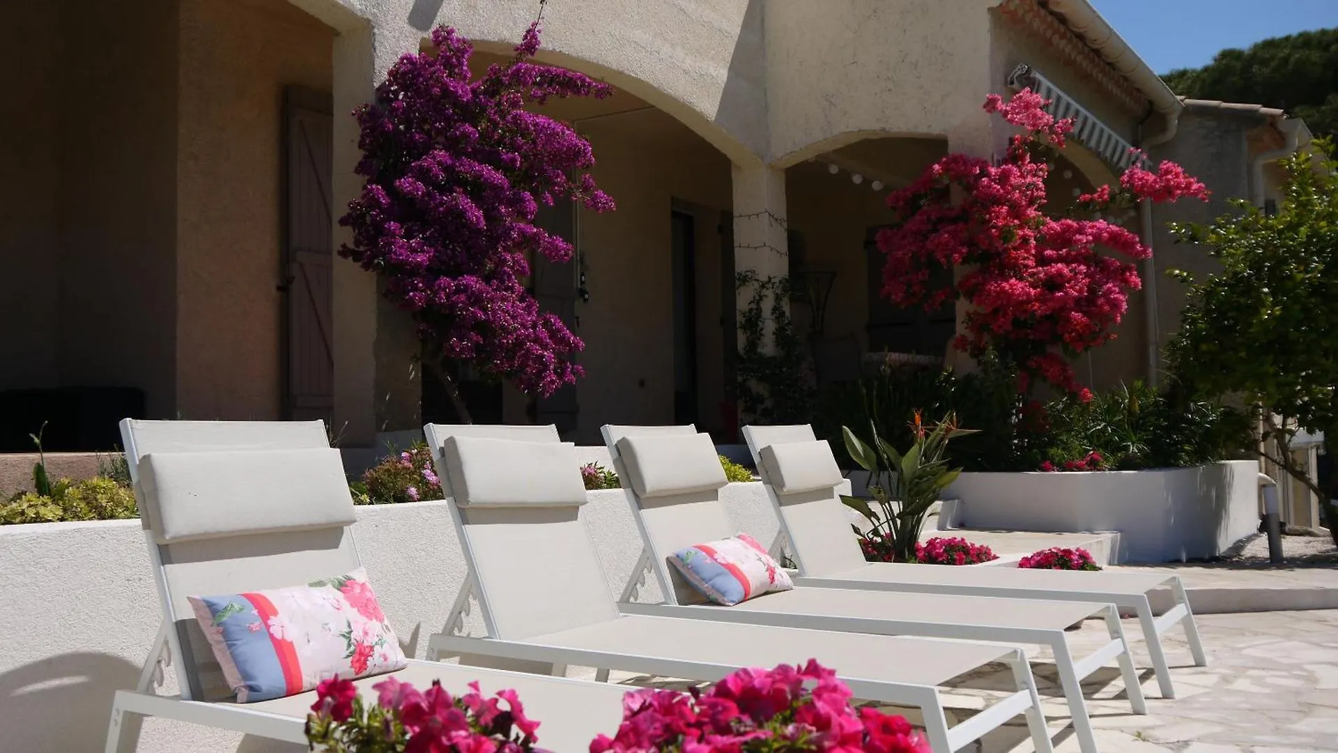 Apartment Grand Appartement Dans Maison Avec Piscine Privee Frejus