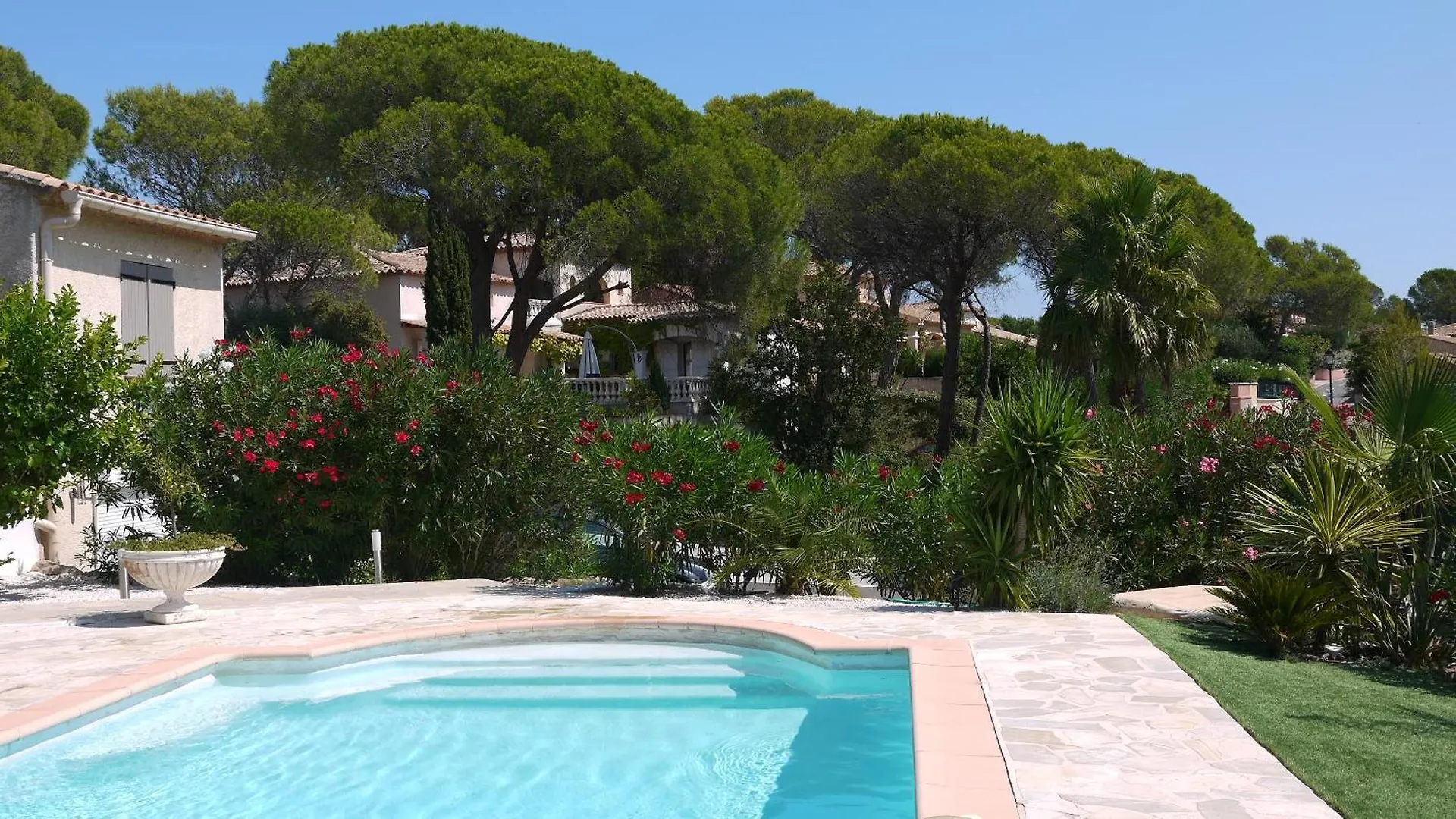 Grand Appartement Dans Maison Avec Piscine Privee Frejus