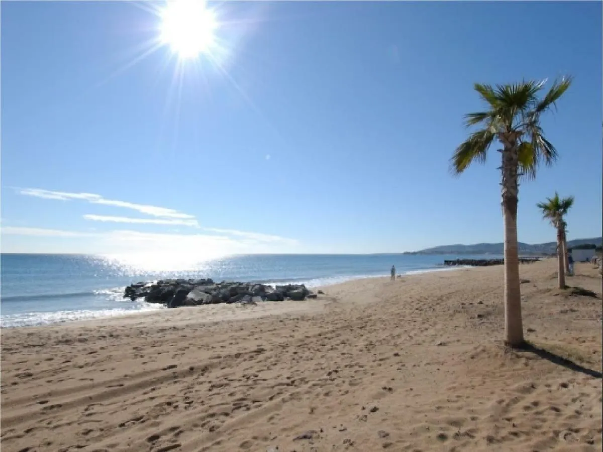 Grand Appartement Dans Maison Avec Piscine Privee Frejus 0*,